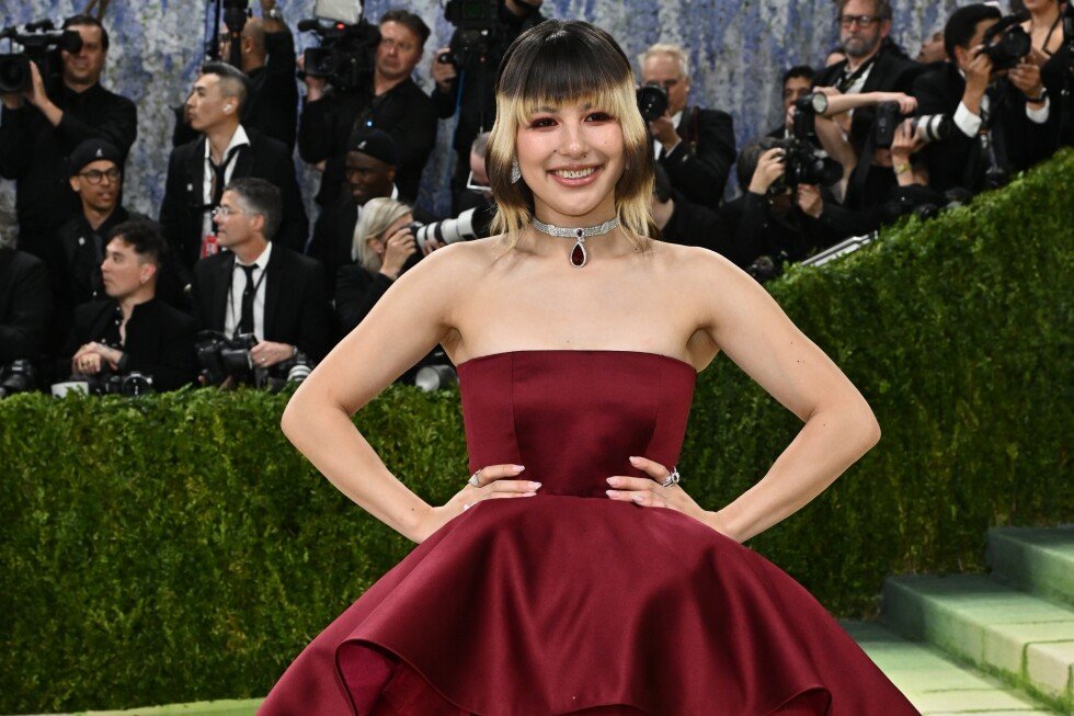 inside-the-met-gala:-an-olympic-star-discovers-how-famous-she-is