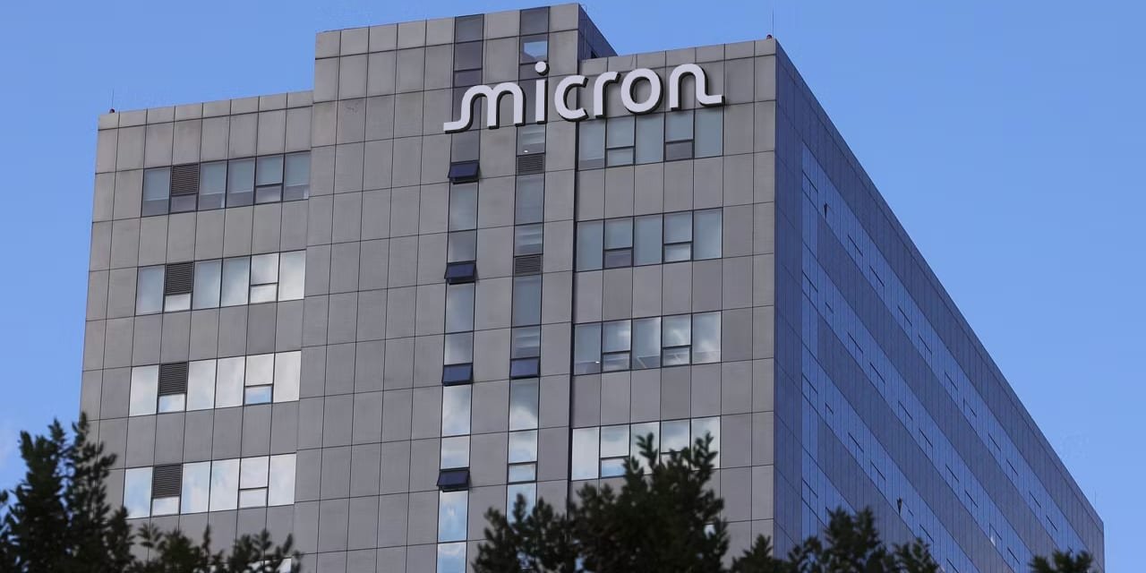 micron’s-stock-soars-as-new-report-throws-cold-water-on-the-bear-case:-‘this-time-is-different.’