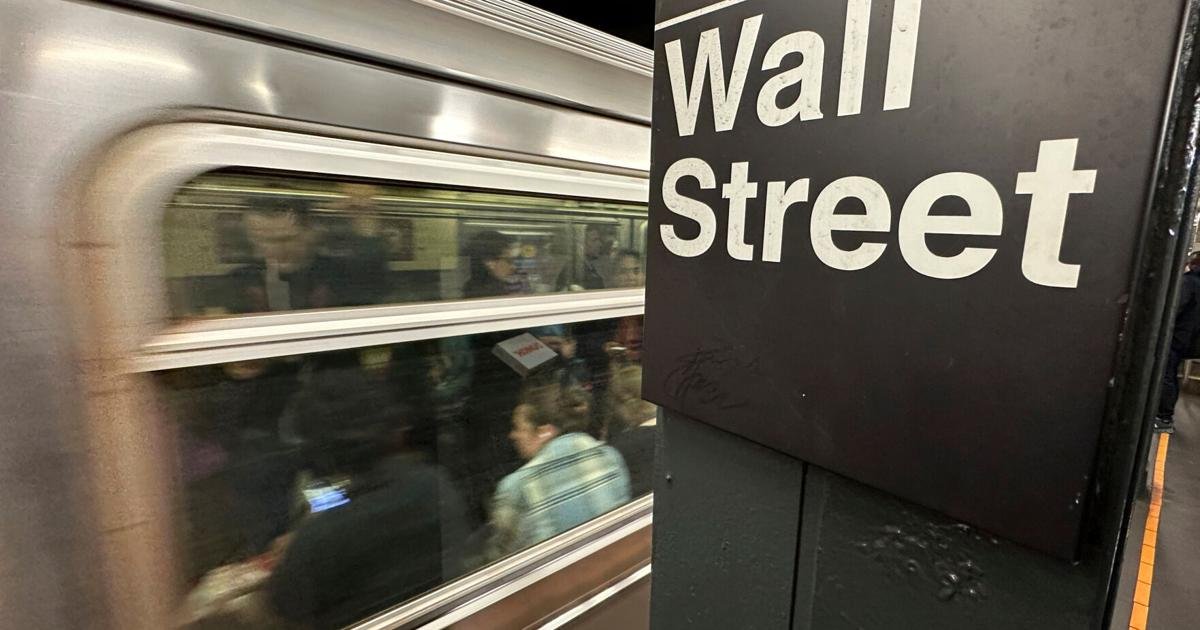 us-stocks-rally-toward-records-after-oil-prices-ease