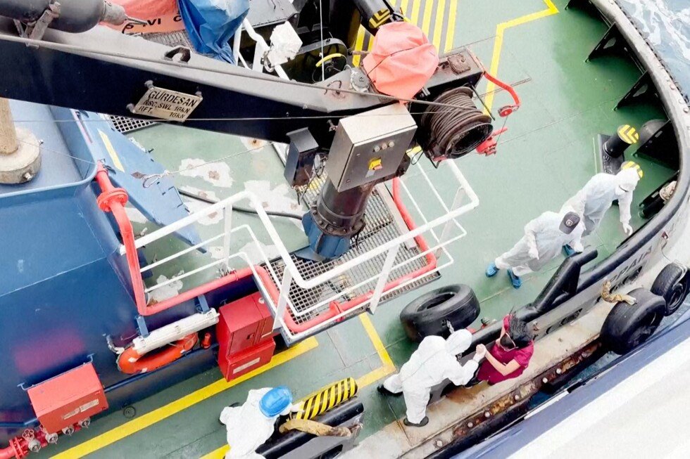 inside-the-cruise-ship-at-the-center-of-the-hantavirus-outbreak