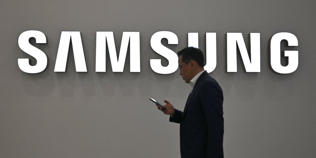 this-chart-tells-the-story-of-the-hottest-stock-market-in-the-world-as-samsung-electronics-reaches-$1-trillion-in-market-cap
