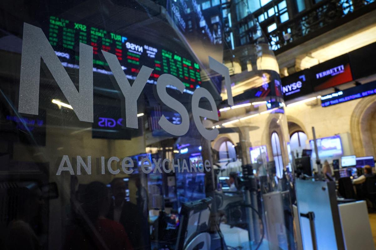 stock-market-today:-nasdaq,-s&p-500,-dow-rally-on-rising-hopes-for-iran-peace,-upbeat-tech-earnings