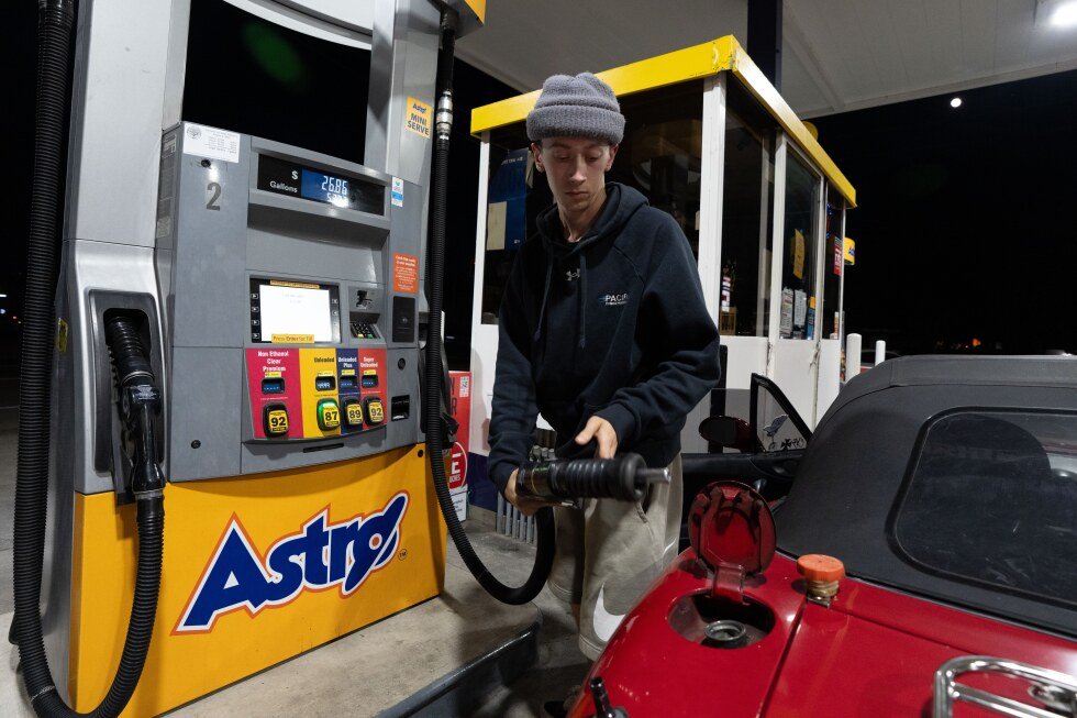 why-gasoline-prices-fell-but-then-started-climbing-again