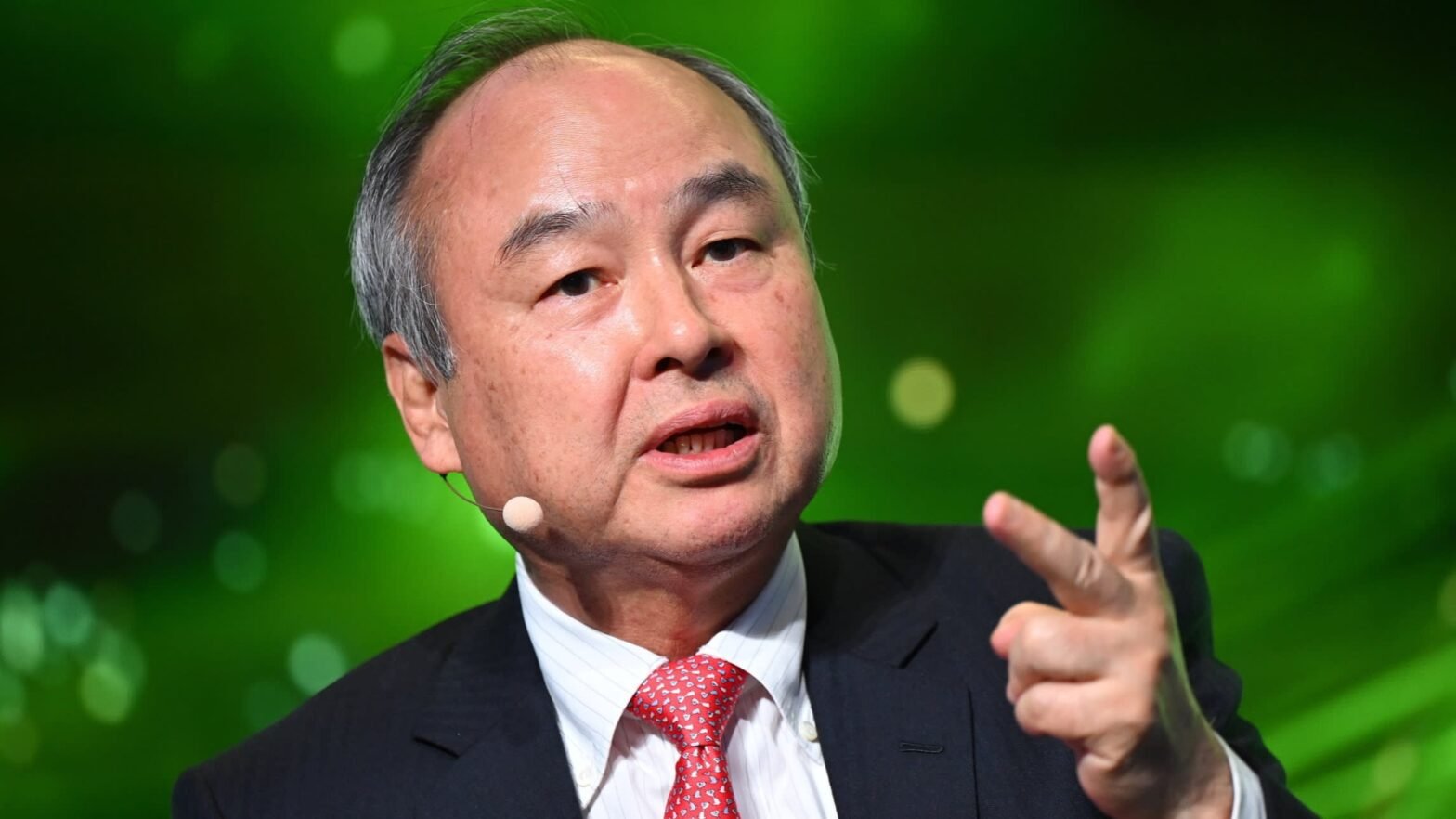 softbank-shares-surge-as-japanese-stock-market-hits-record-high