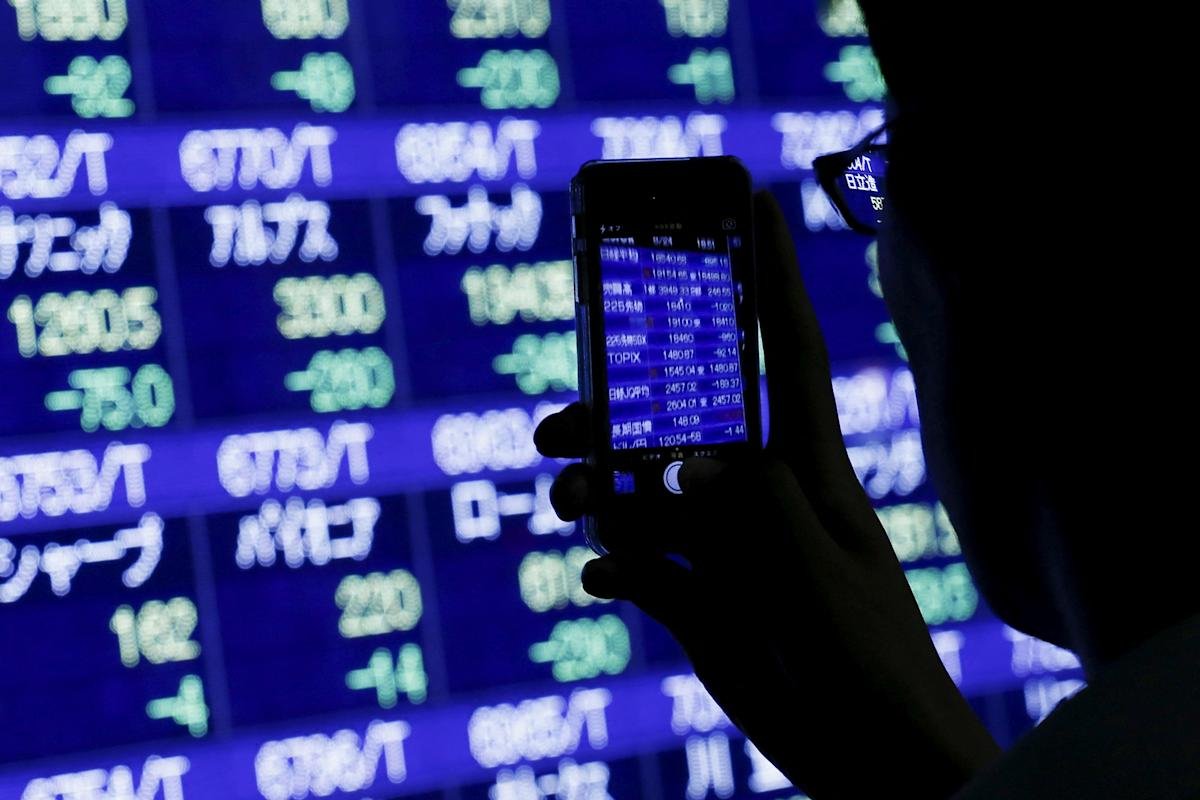 stock-market-today:-dow-slips,-s&p-500-and-nasdaq-rise-as-crude-oil-falls-in-wait-for-iran-us-deal-update