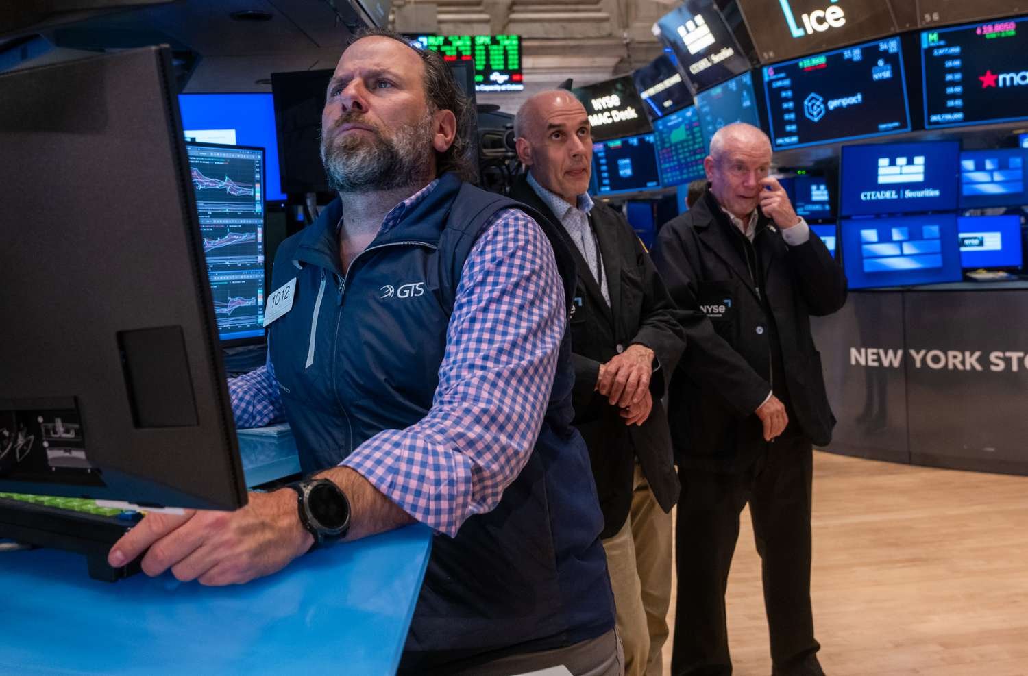 stock-market-today:-futures-point-up-ahead-of-april-jobs-report;-s&p-500,-nasdaq-look-to-end-higher-for-6th-straight-week