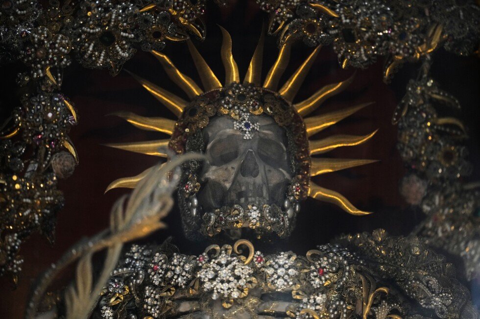 decorated-skeletons-in-catholic-churches-in-bavaria-surprise-some-visitors