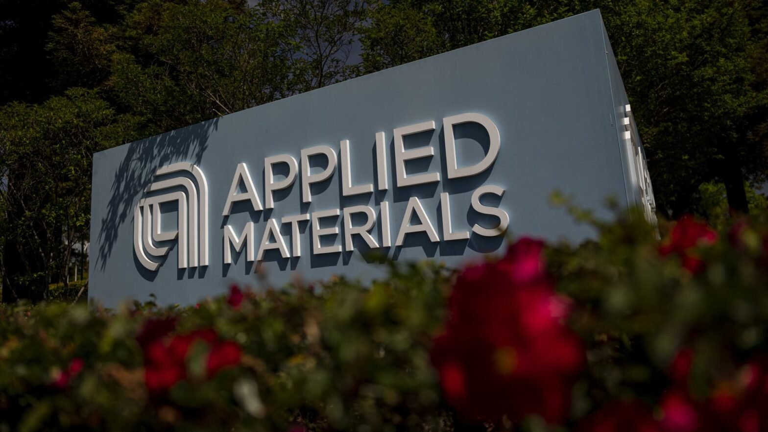applied-materials-earnings-momentum-sparks-analyst-optimism