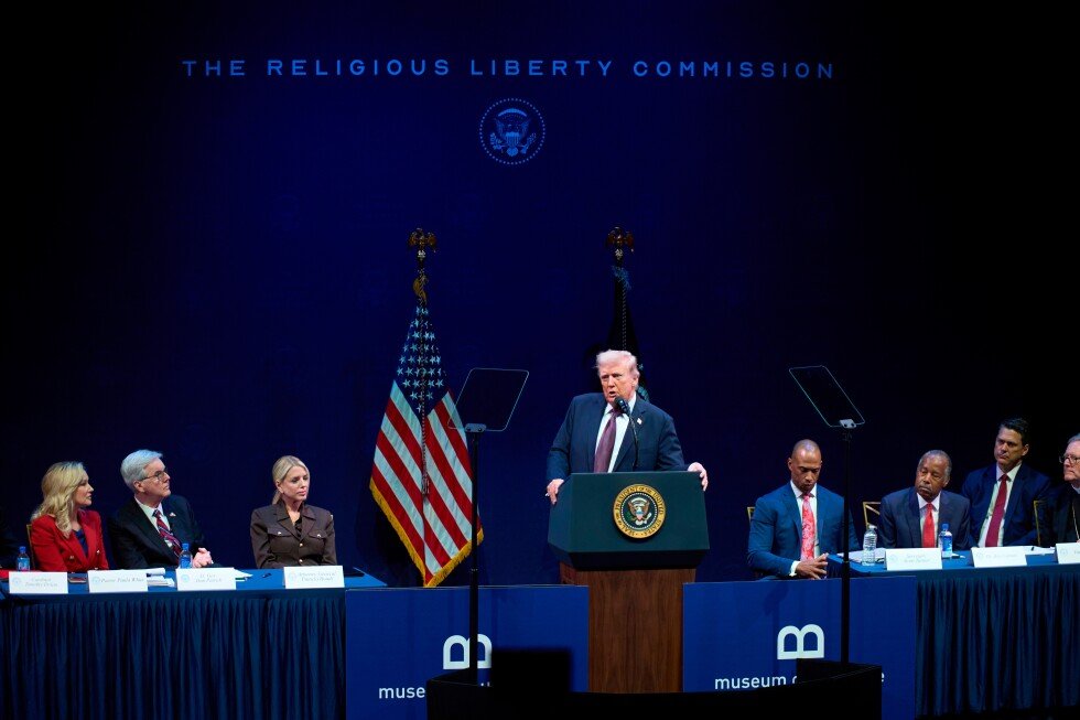 comision-de-libertad-religiosa-de-trump-pretende-eliminar-la-separacion-iglesia-estado