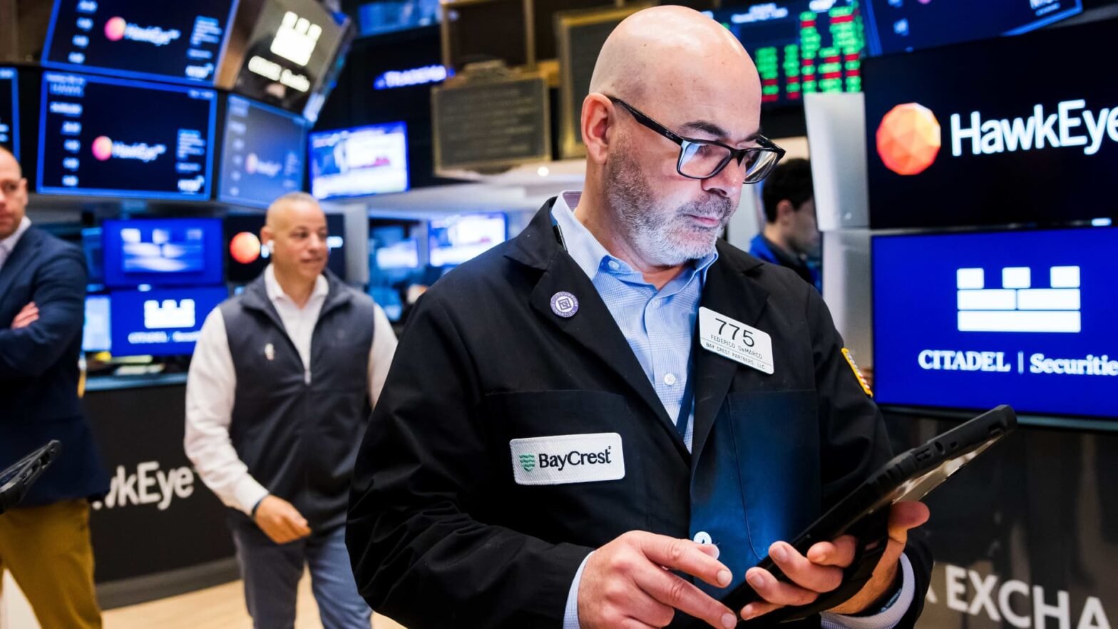 stock-futures-tick-lower-as-investors-monitor-the-latest-iran-war-negotiations:-live-updates