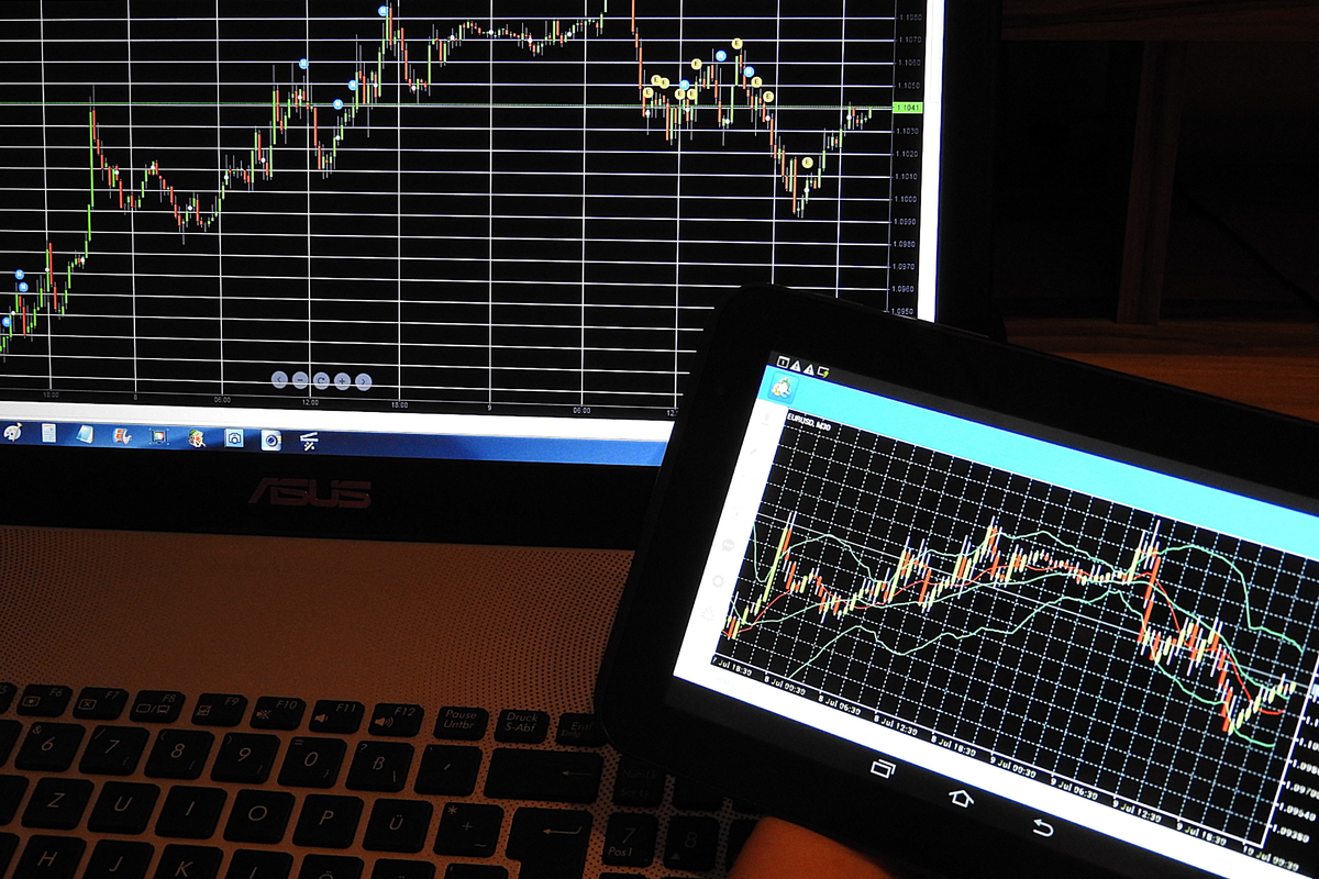 bmw-ag-stock-(de0005190003):-price-moves-and-analyst-outlook-for-us-investors