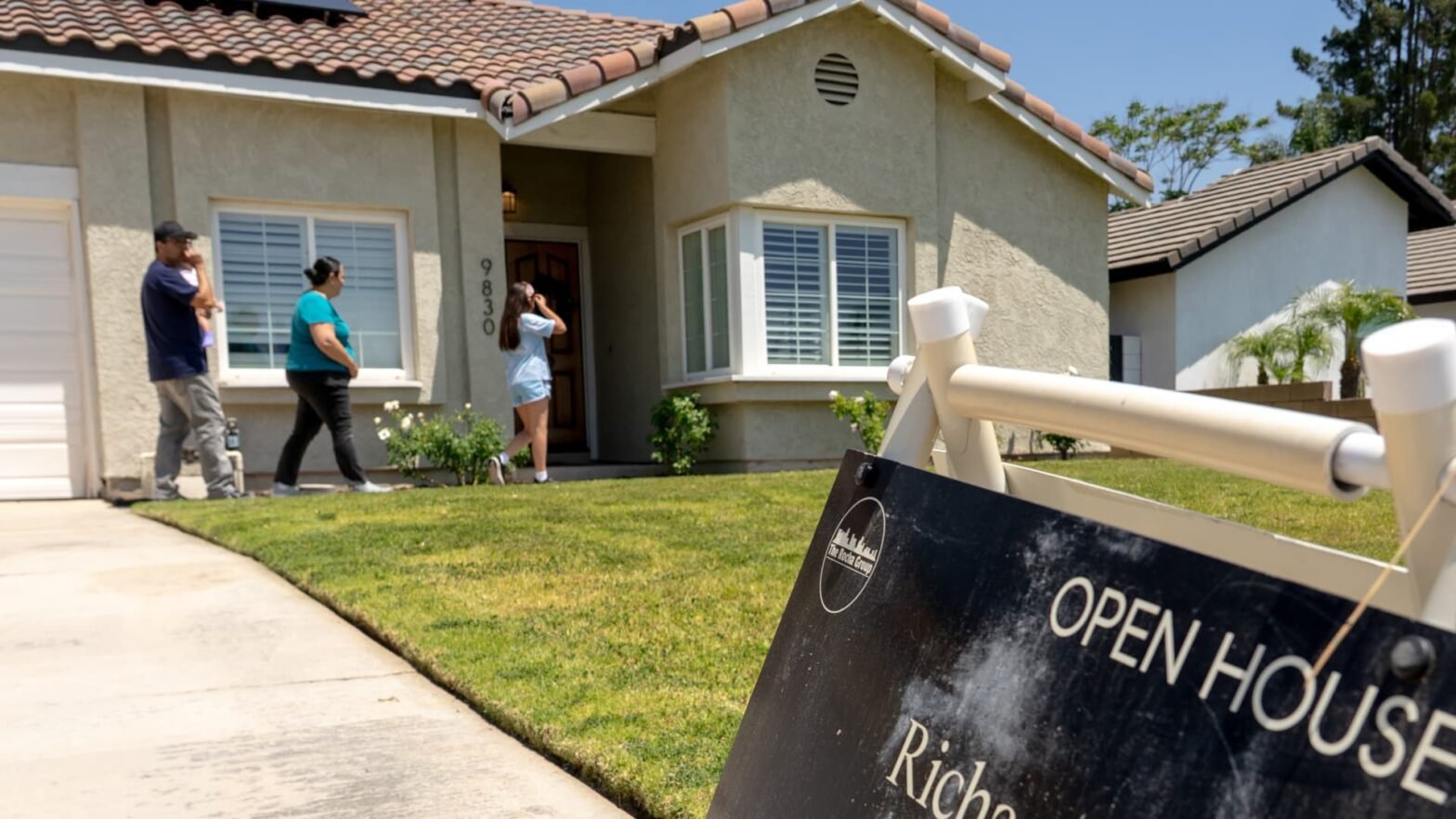 april-home-sales-disappoint-as-higher-mortgage-rates-weigh-on-buyers