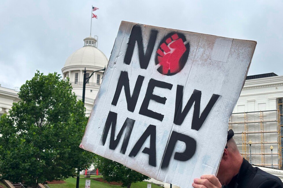 supreme-court-halts-alabama-order-for-2-largely-black-us-house-districts