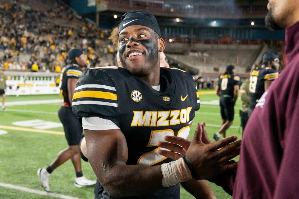missouri-running-back-ahmad-hardy-shot-at-concert