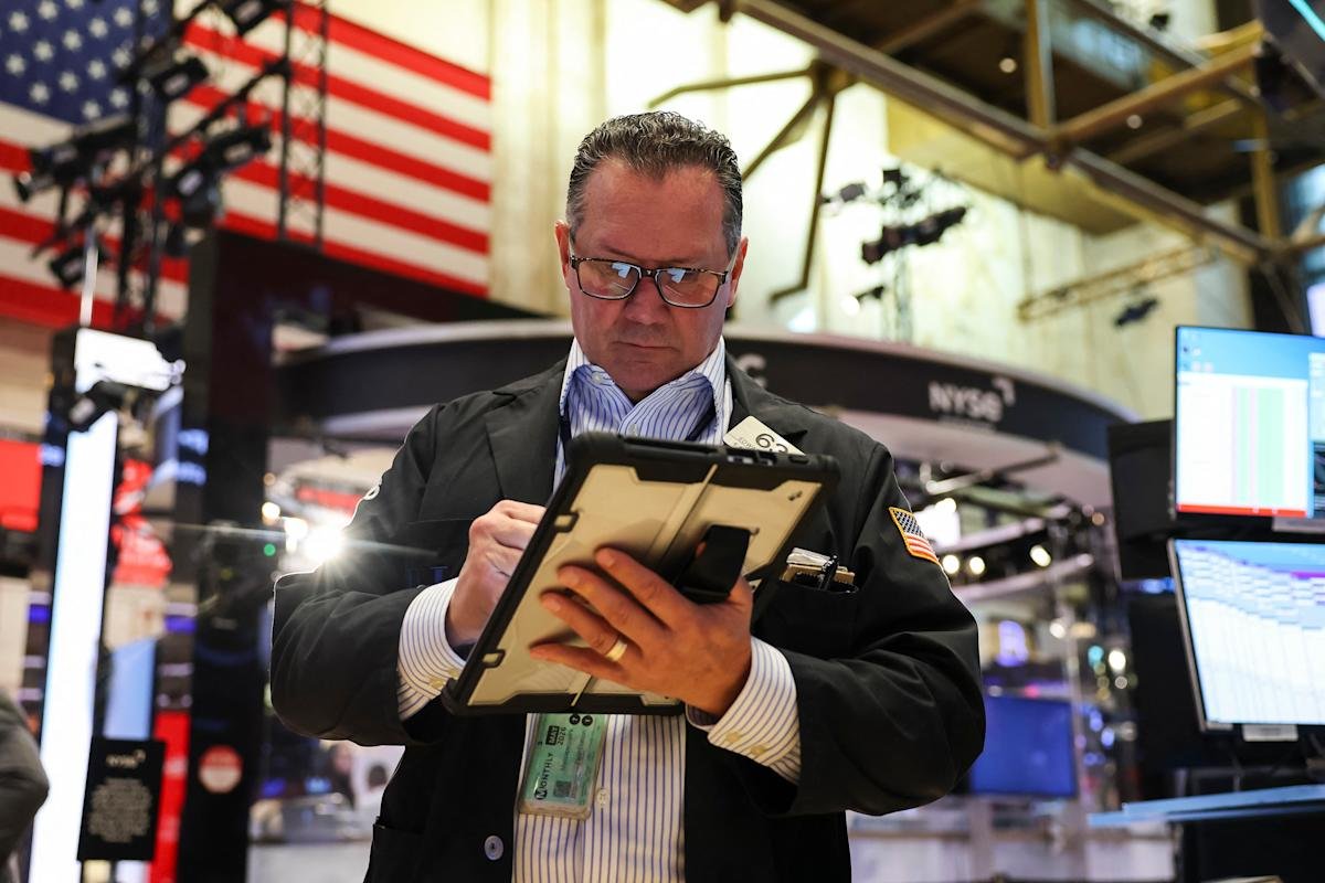 stock-market-today:-nasdaq,-s&p-500-futures-fall,-dow-stalls-as-wall-street-braces-for-cpi-inflation-data
