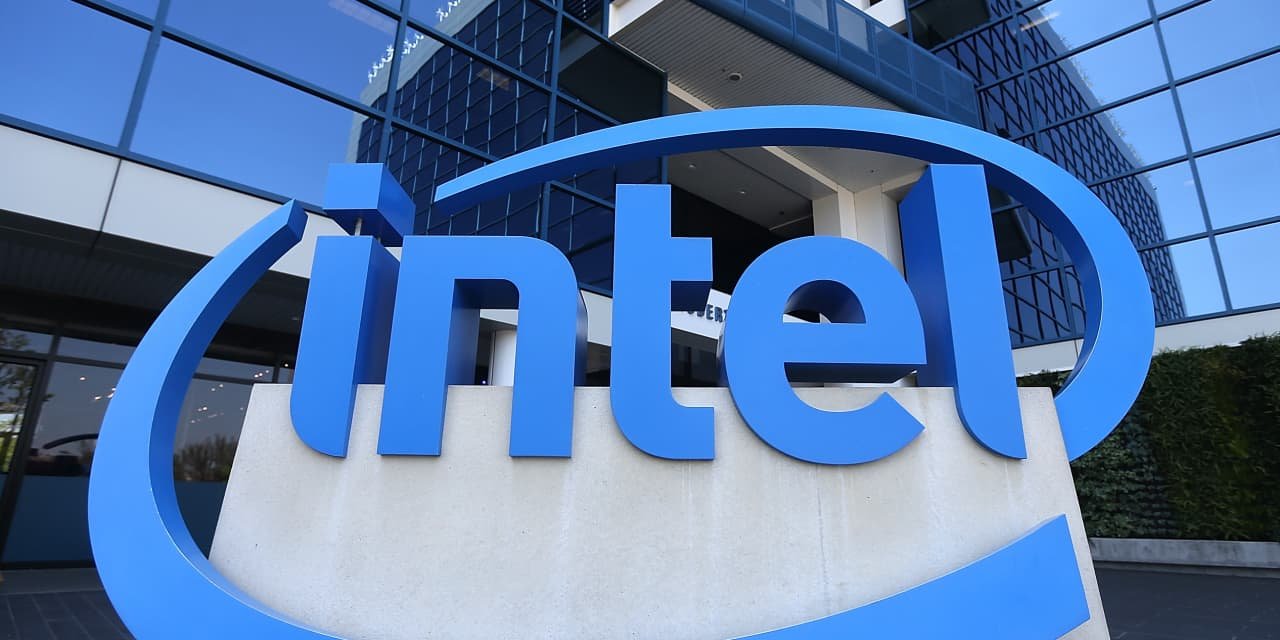 why-intel’s-stock-is-falling-and-guiding-the-chip-sector-toward-its-worst-day-of-the-year