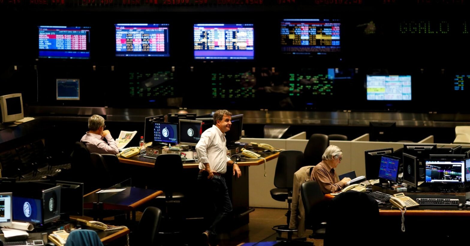 argentina’s-country-risk-falls-steadily,-fueling-debate-on-return-to-capital-markets