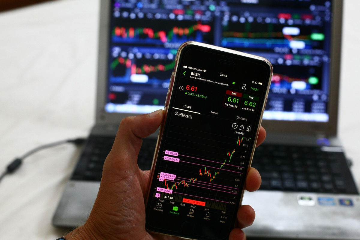 ameren-corp.-stock-(us0236081024):-analysts-update-targets-as-regulated-utility-steadies-outlook