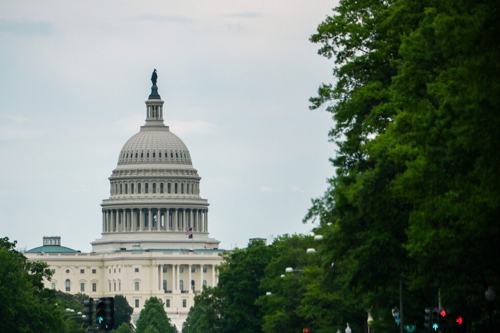 senators-vote-to-withhold-their-own-pay-during-shutdowns