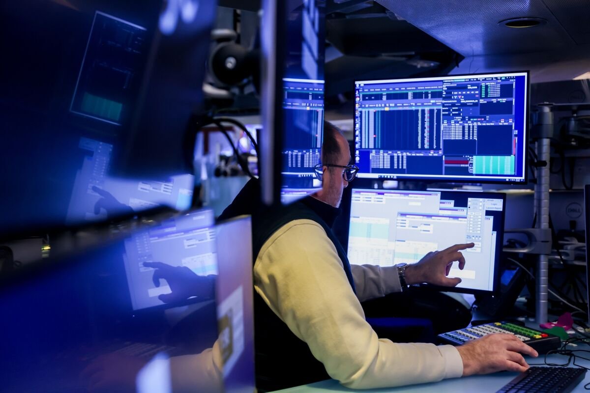 stock-pickers-reel-as-ai-trade-leaves-just-1-in-4-beating-market
