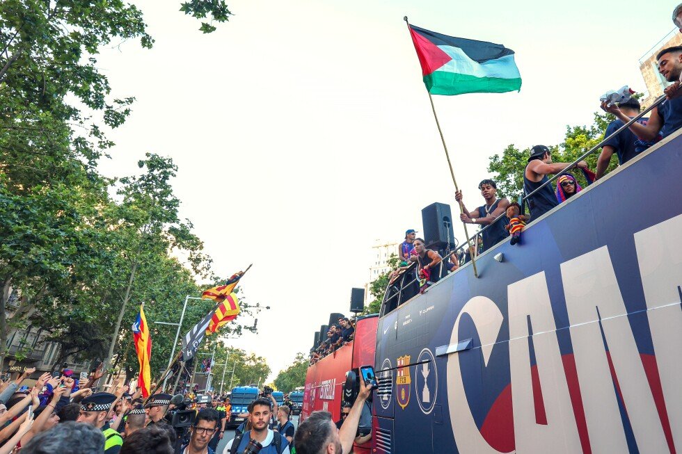israeli-minister-criticizes-barcelona-star-lamine-yamal-for-waving-palestinian-flag