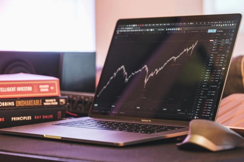 as-us.-stock-market-valuation-nears-dot-com-peak,-bitcoin-(btc)-price-looks-relatively-cheap