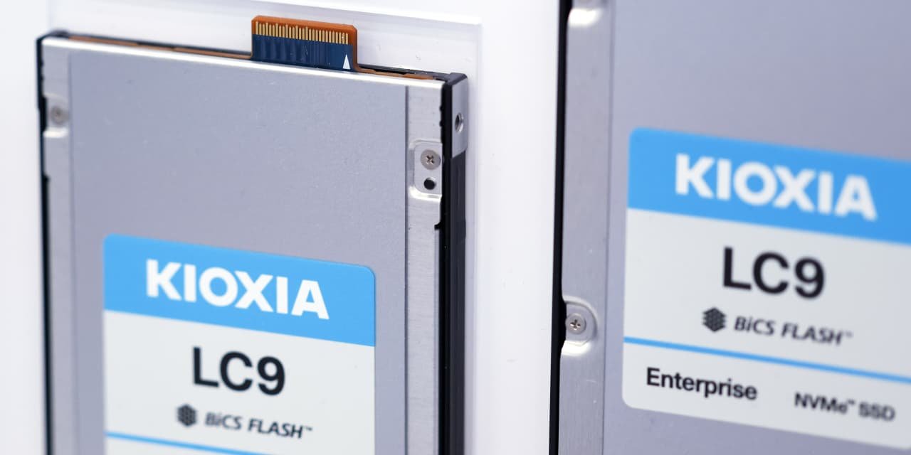 a-micron-and-sandisk-peer-is-coming-to-us-markets-what-to-know-about-japan’s-kioxia.