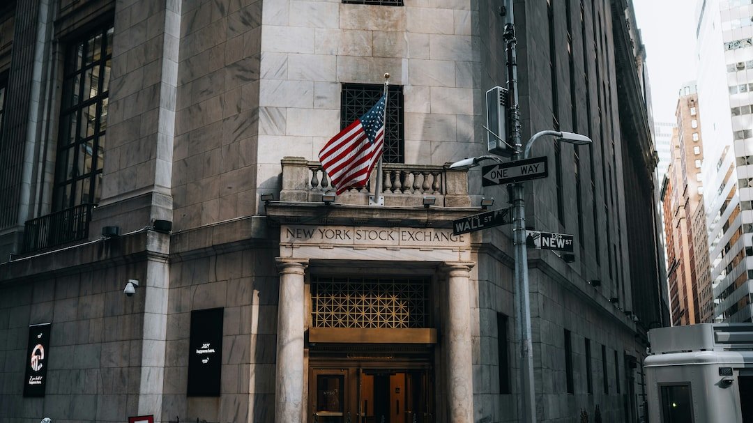 us-stock-market-today:-nasdaq-plunges-1.6%-as-tech-bulls-step-back-after-xi-trump-summit;-dow-down-400-points