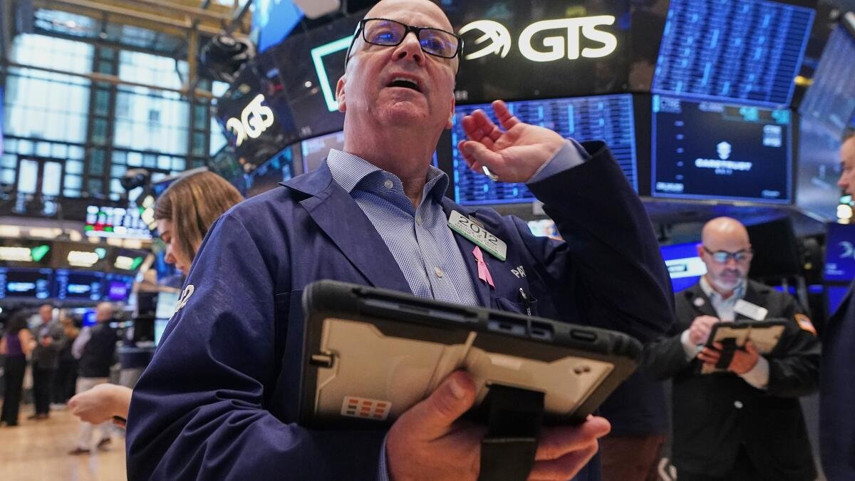 stock-markets-worldwide-drop-from-records-as-worries-about-oil-prices-rattle-the-bond-market