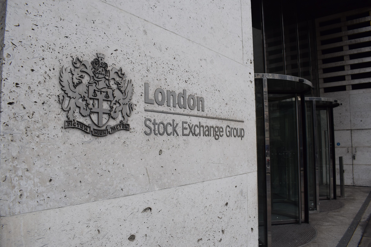 first-mid-bancshares-stock-(us32021m1099):-regional-us-bank-draws-analyst-attention