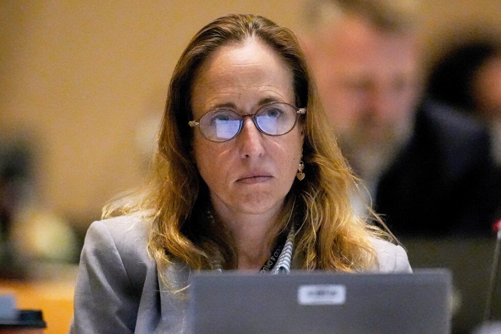 fda-official-who-scrutinized-covid-shots-and-antidepressants-is-out-in-latest-shake-up