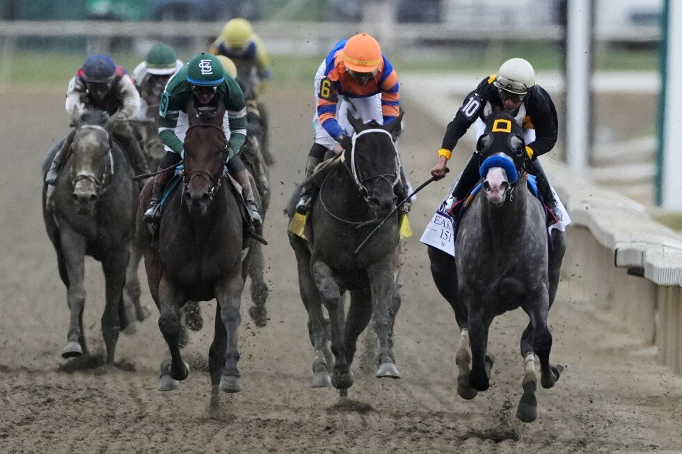 preakness-day-is-underway-in-a-quiet-scene-at-laurel-park