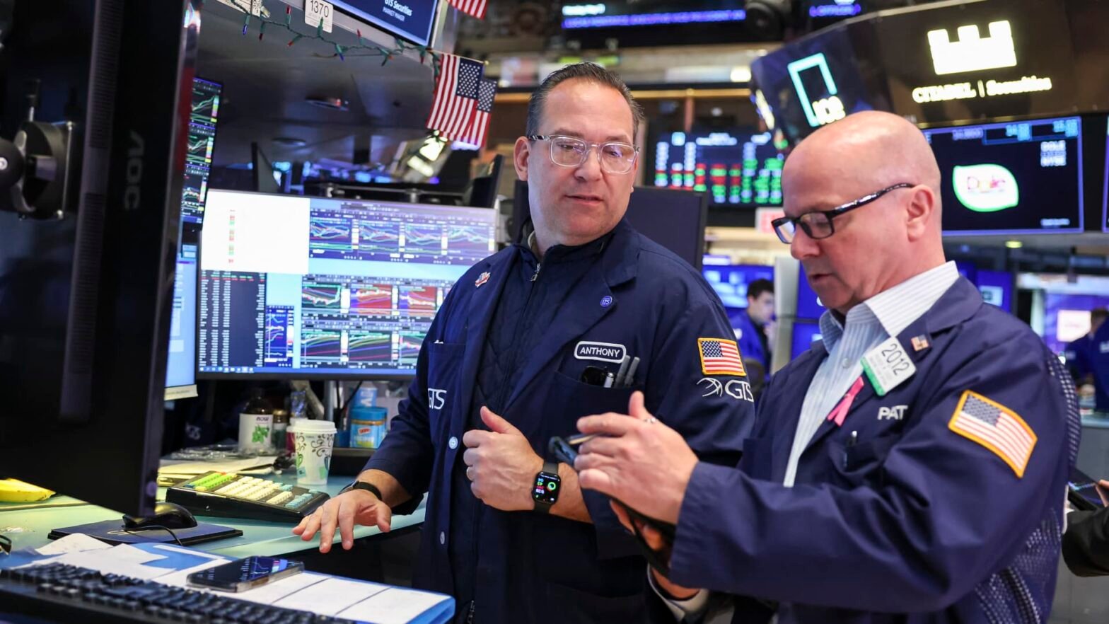 one-of-the-market’s-hottest-stock-themes-is-buying-everything-ai-can’t-replace