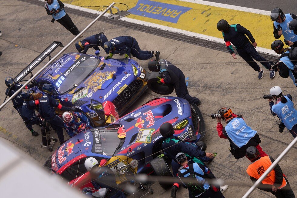max-verstappen’s-hopes-of-nurburgring-24-hour-race-win-ended-by-mechanical-issue