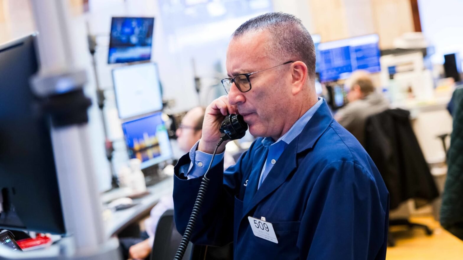 stock-futures-fall-after-record-setting-week-for-wall-street;-traders-await-nvidia-and-retail-earnings:-live-updates