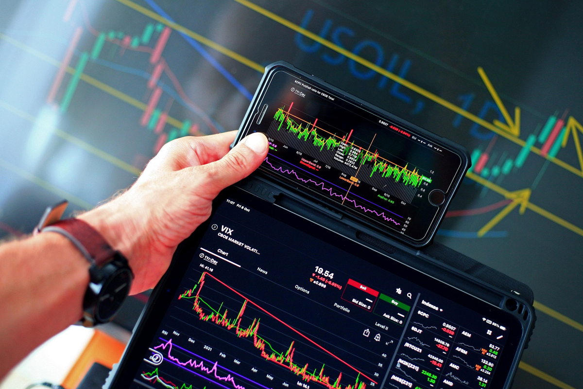 altius-minerals-stock-(ca00765l1022):-royalties-player-in-focus-after-recent-trading-and-analyst-int