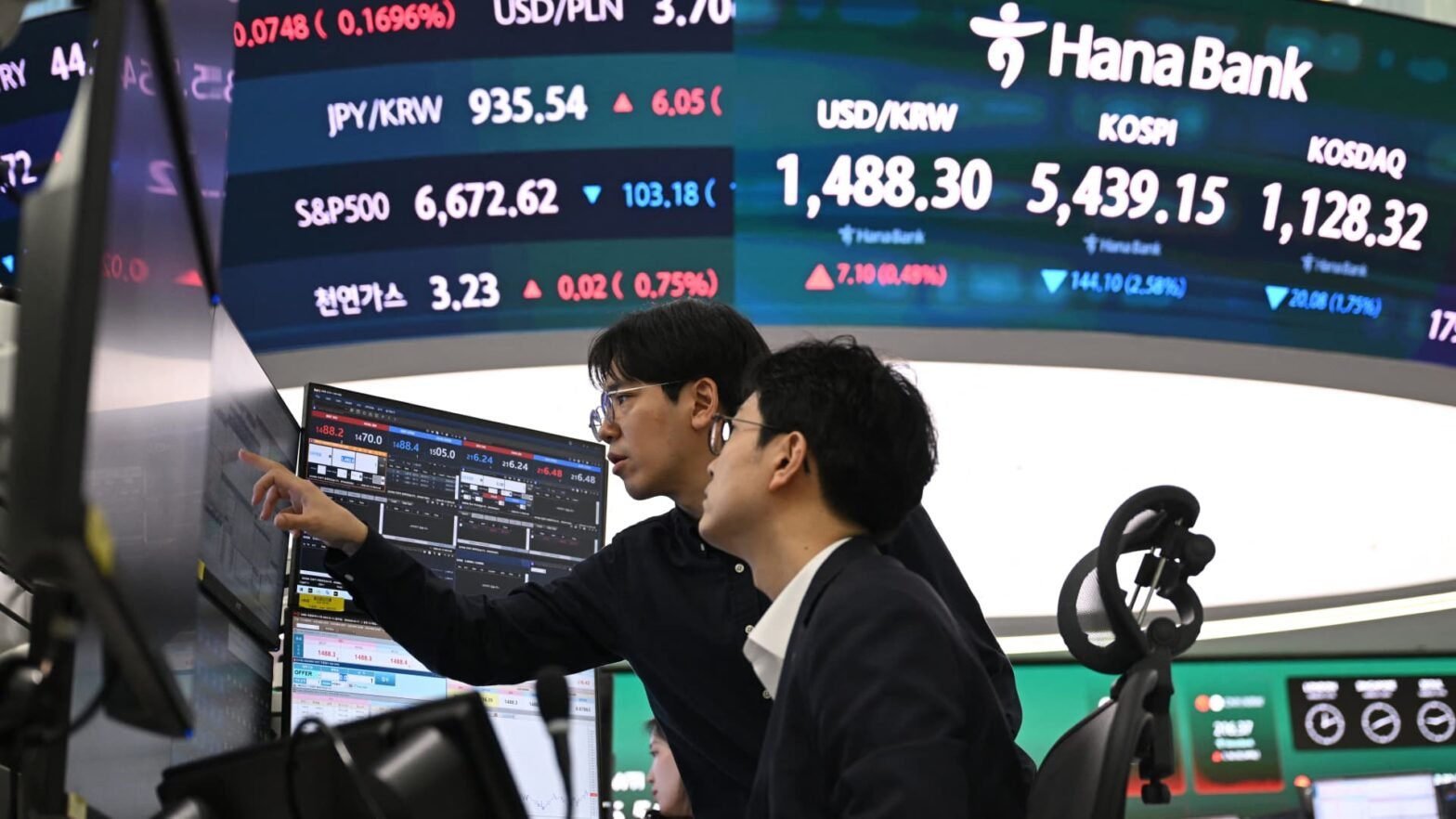 south-korea-market-volatility-nears-record-high-after-$13-billion-foreign-investor-selloff