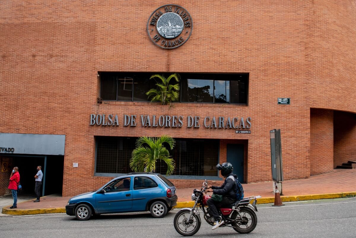companies-look-to-once-dead-caracas-stock-market-as-volumes-soar