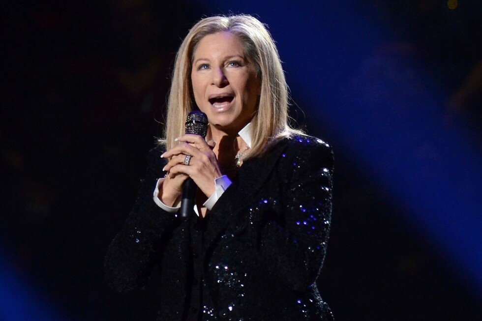 barbra-streisand-won’t-attend-cannes-ceremony-after-knee-injury