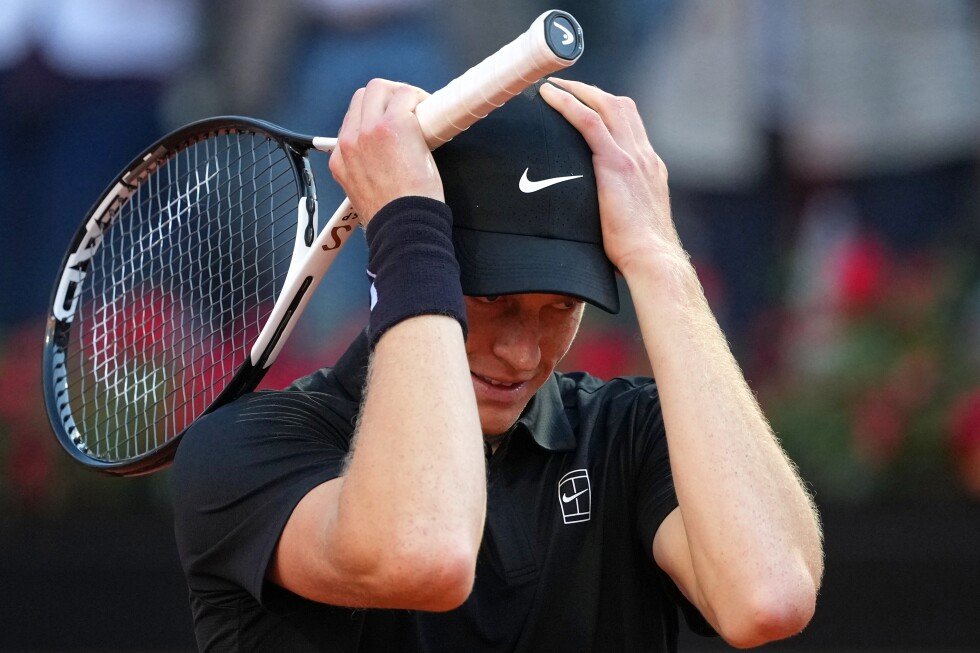 sinner-becomes-1st-italian-man-to-win-italian-open-in-50-years-and-matches-djokovic’s-masters-sweep