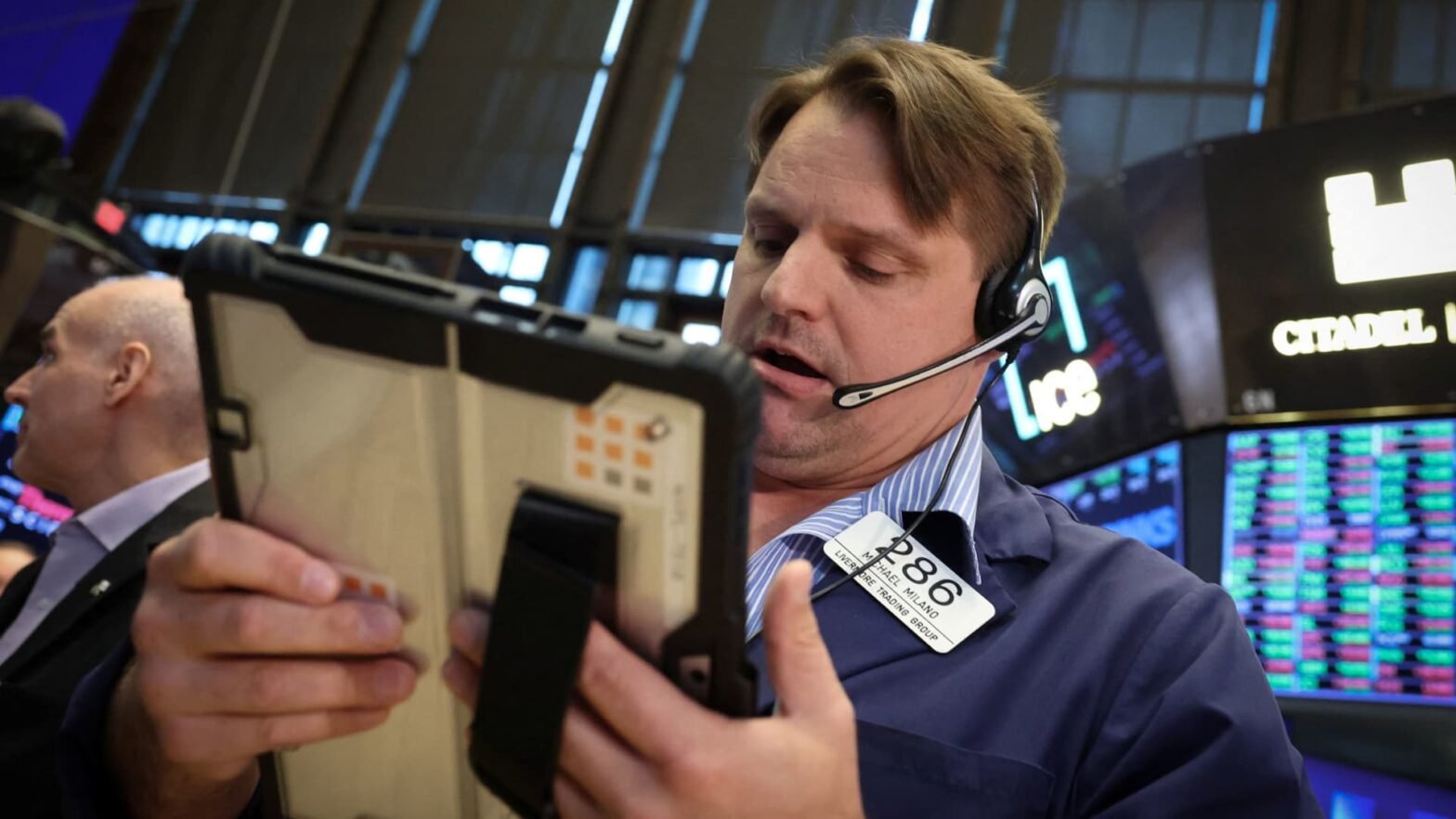 stock-futures-are-little-changed-after-s&p-500-posts-second-losing-day-amid-tech-sell-off:-live-updates