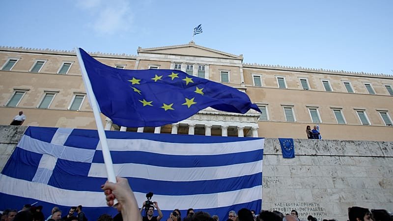 greek-stocks-vs.-nasdaq-100:-which-market-won-in-the-last-5-years?