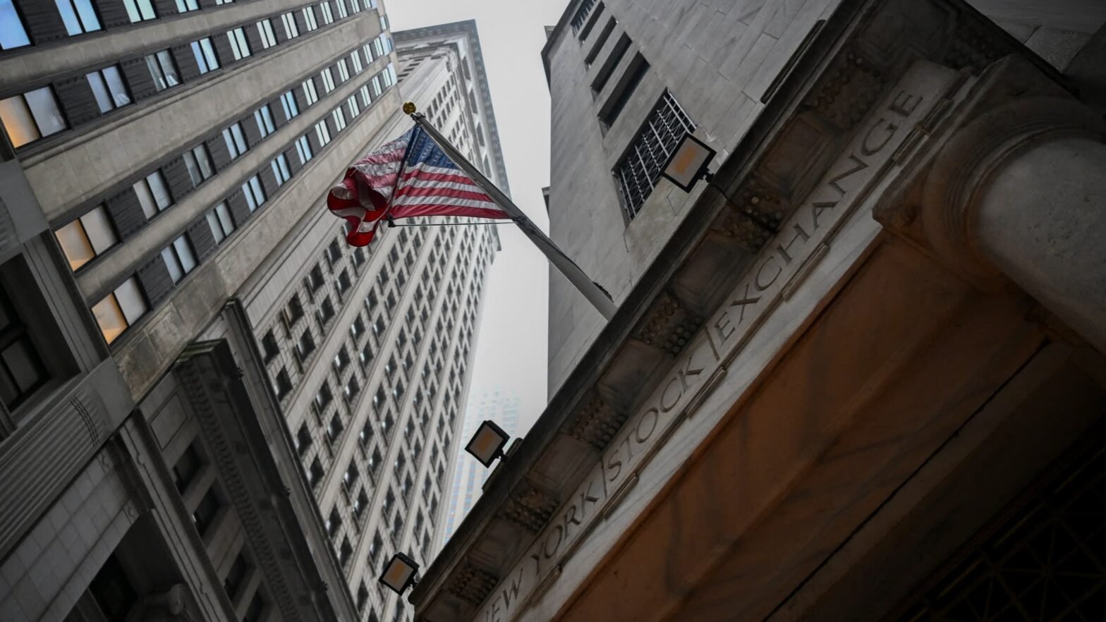 investors-warn-of-‘correction’-risk-as-high-flying-stocks-defy-bond-gloom