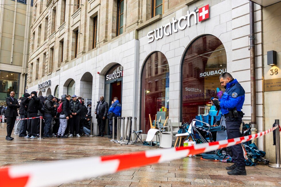 swatch-‘drop’-causes-a-buying-frenzy-in-multiple-nations