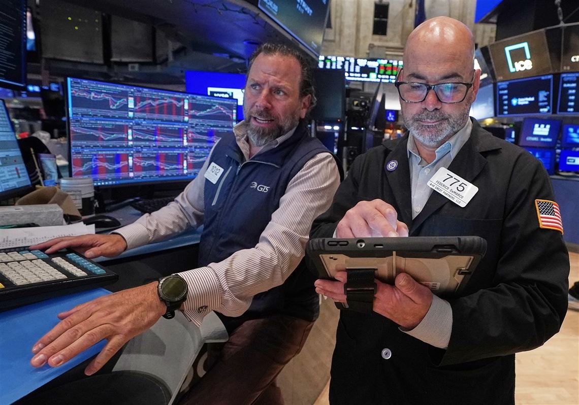 us.-stocks-fall-further-from-their-records