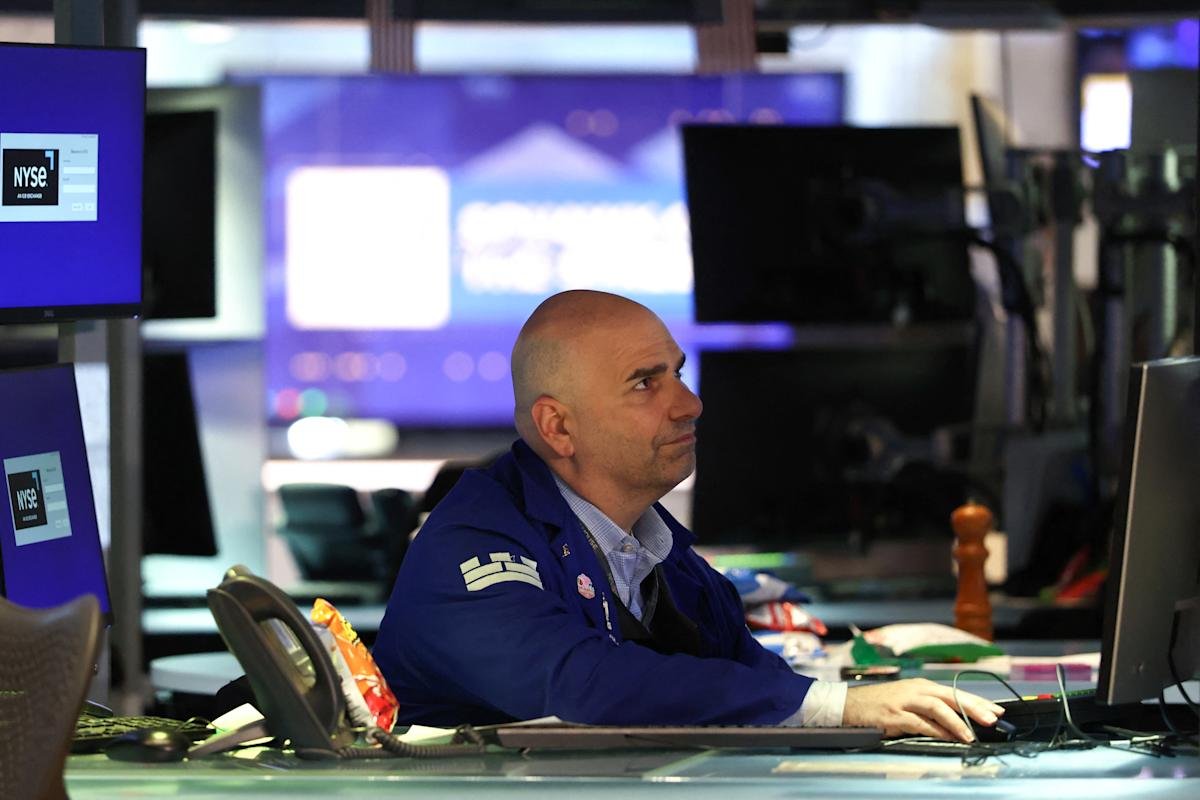 stock-market-today:-dow,-s&p-500,-nasdaq-pare-losses-as-rising-bond-yields-maintain-pressure