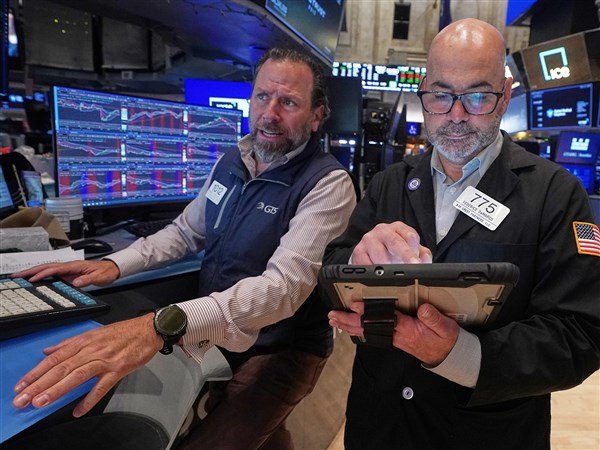 us.-stocks-fall-further-from-their-records-after-bond-markets-crank-up-the-pressure