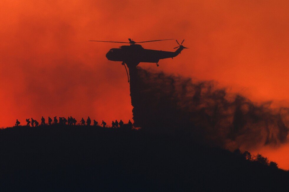 raging-wildfires-churn-through-dry-brush-in-southern-california