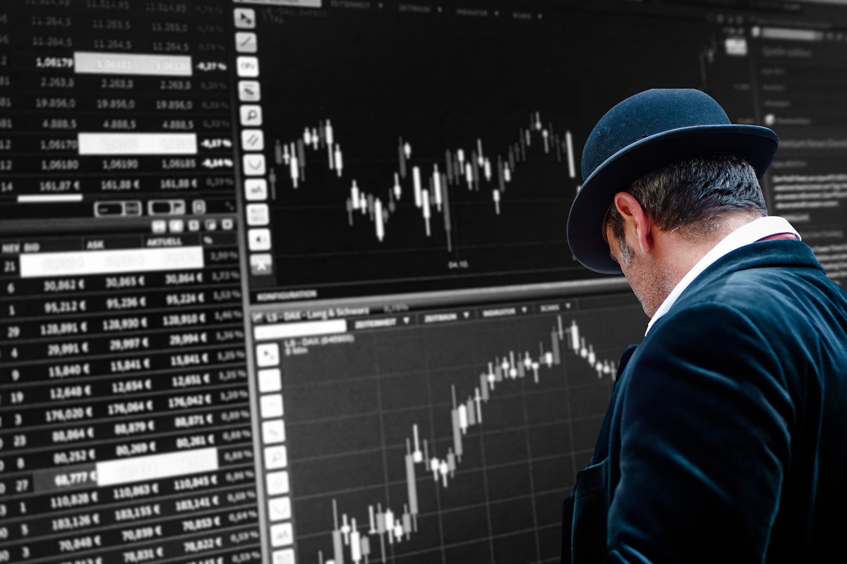 simon-property-group-stock-(us8288061091):-q1-earnings-beat-and-analyst-target-hike-draw-investor-fo