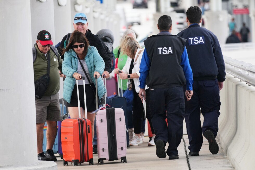lawmakers-hear-views-on-plan-to-privatize-screening-at-250-us-airports